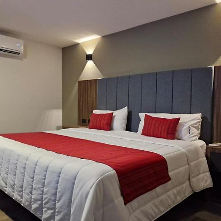 Hotel Granada ปวยบลา ภายนอก รูปภาพ