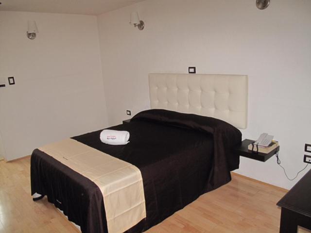 Hotel Granada ปวยบลา ภายนอก รูปภาพ