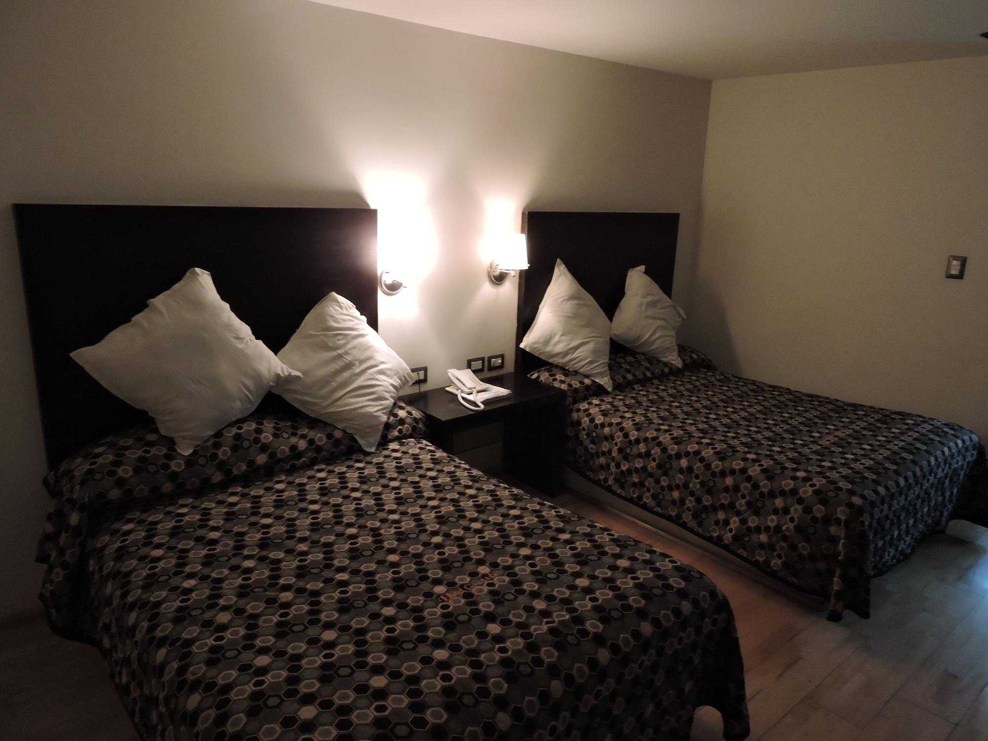 Hotel Granada ปวยบลา ภายนอก รูปภาพ
