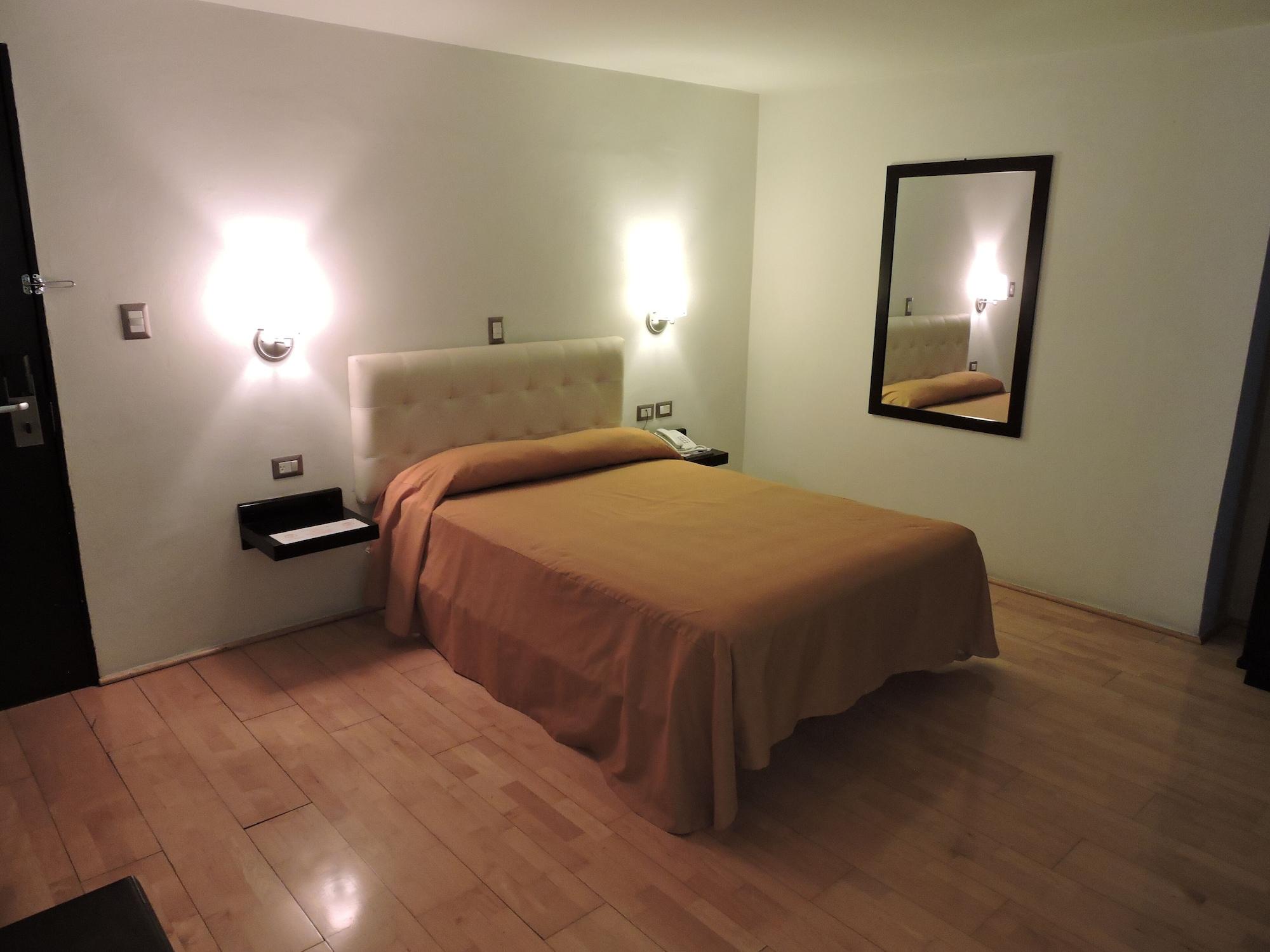 Hotel Granada ปวยบลา ภายนอก รูปภาพ