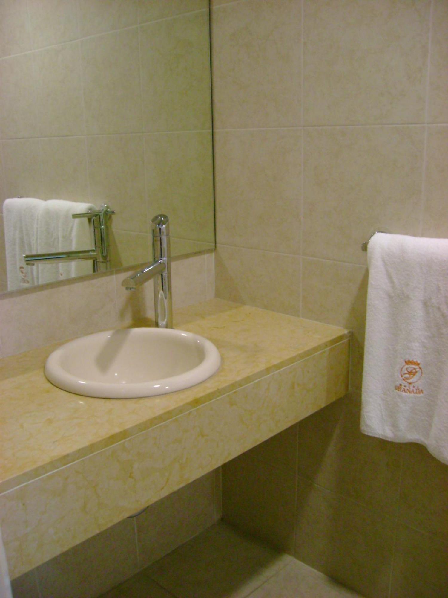 Hotel Granada ปวยบลา ภายนอก รูปภาพ