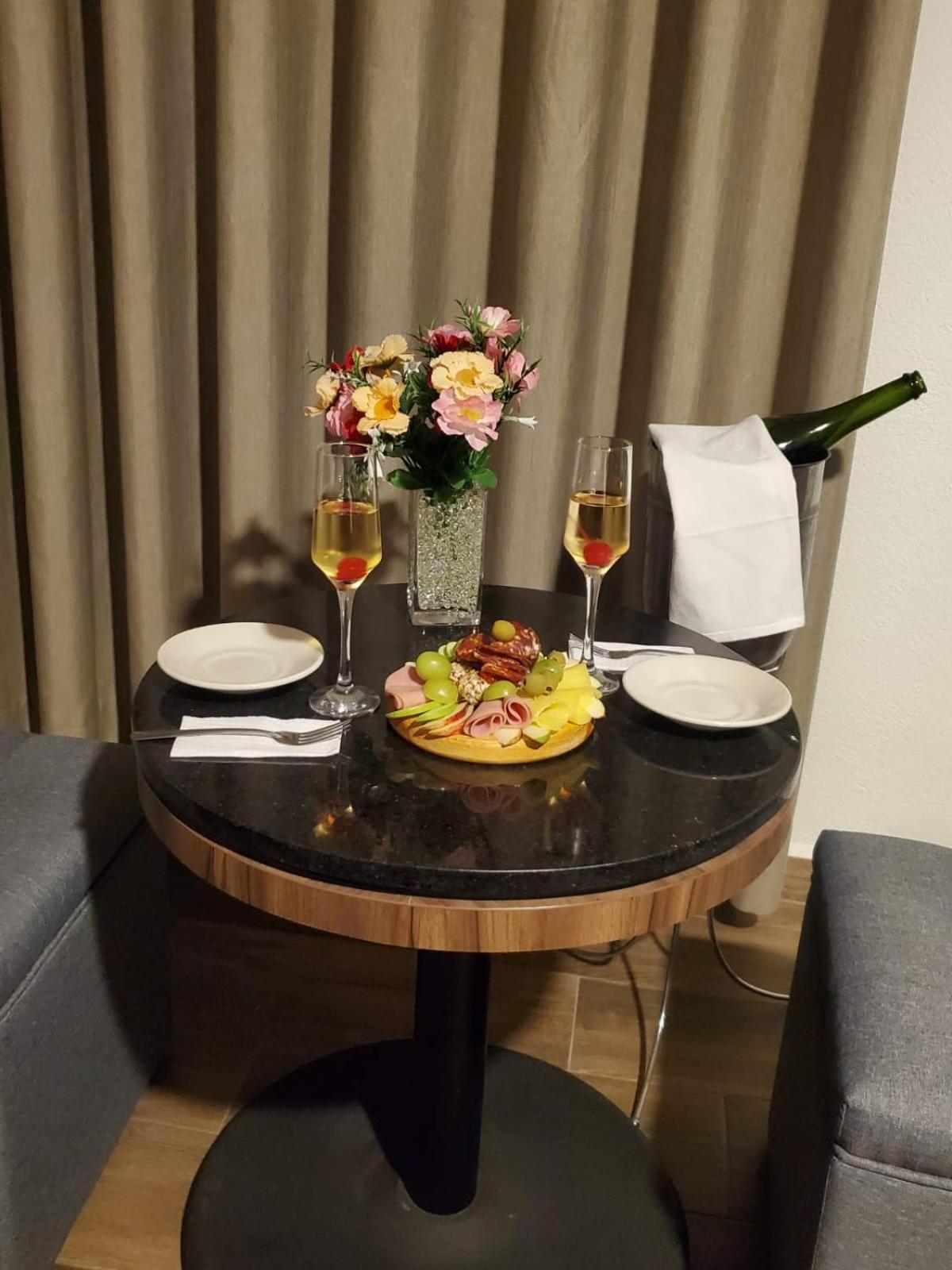 Hotel Granada ปวยบลา ภายนอก รูปภาพ