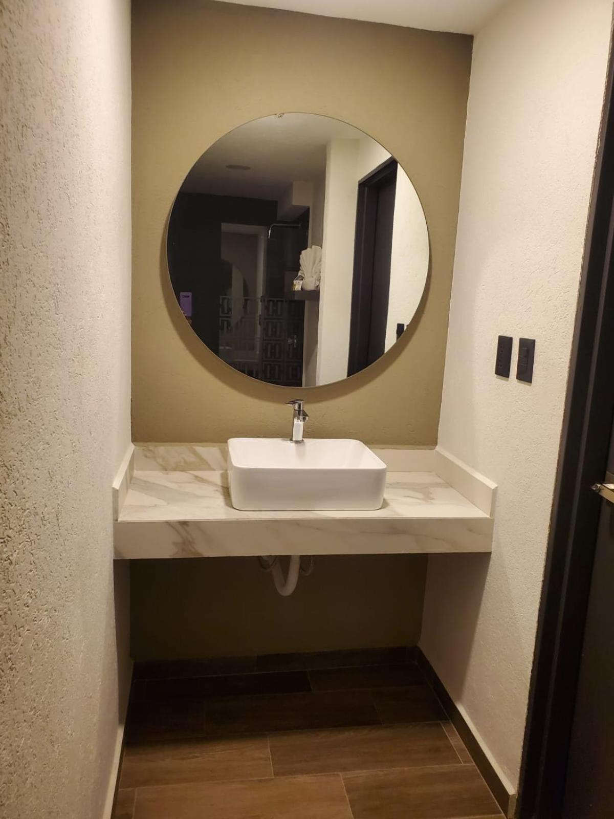 Hotel Granada ปวยบลา ภายนอก รูปภาพ