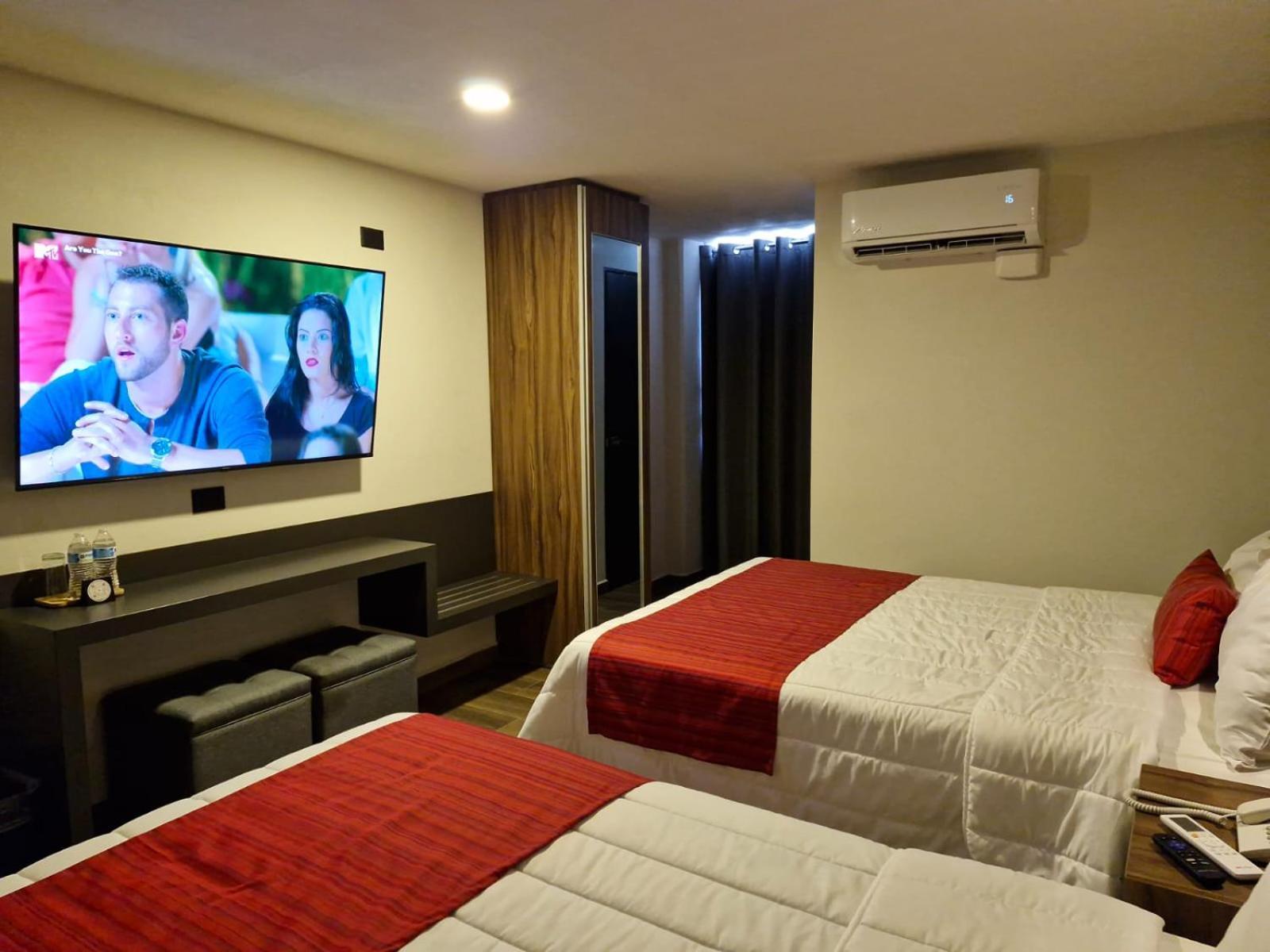 Hotel Granada ปวยบลา ภายนอก รูปภาพ