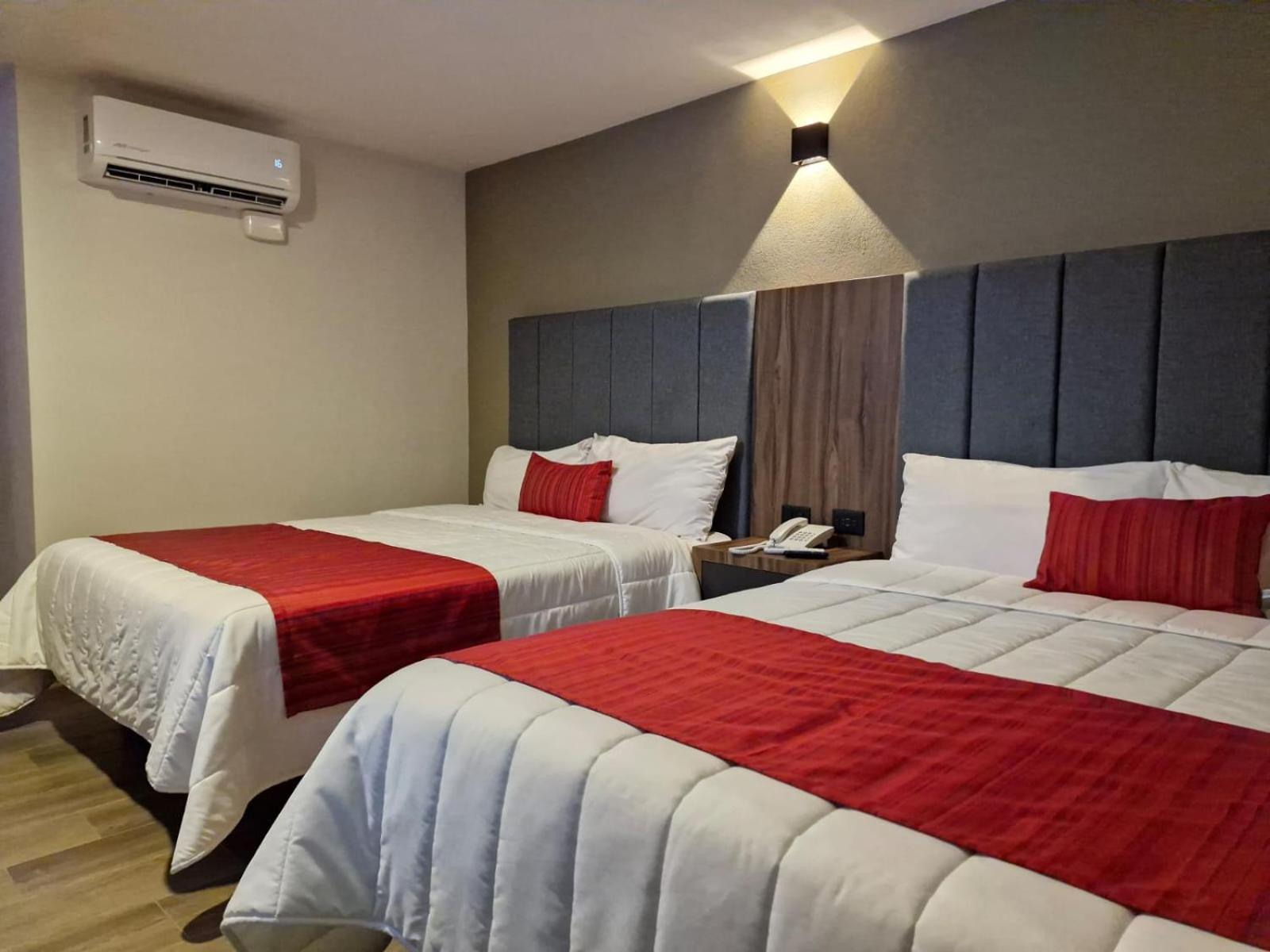 Hotel Granada ปวยบลา ภายนอก รูปภาพ