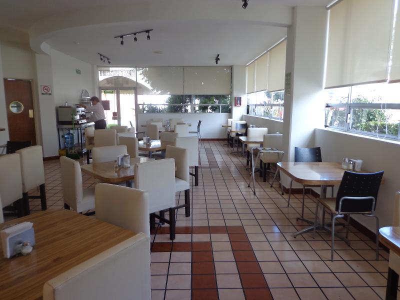 Hotel Granada ปวยบลา ภายนอก รูปภาพ
