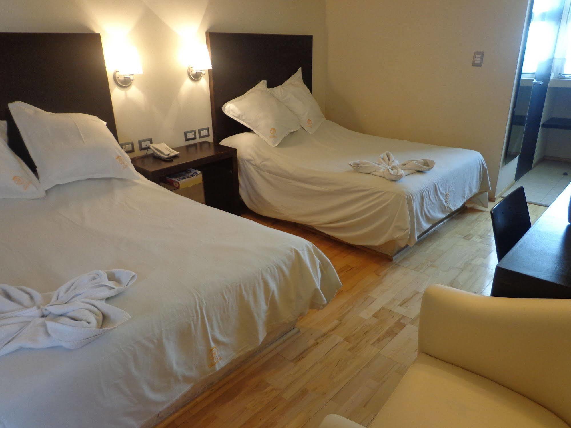 Hotel Granada ปวยบลา ภายนอก รูปภาพ
