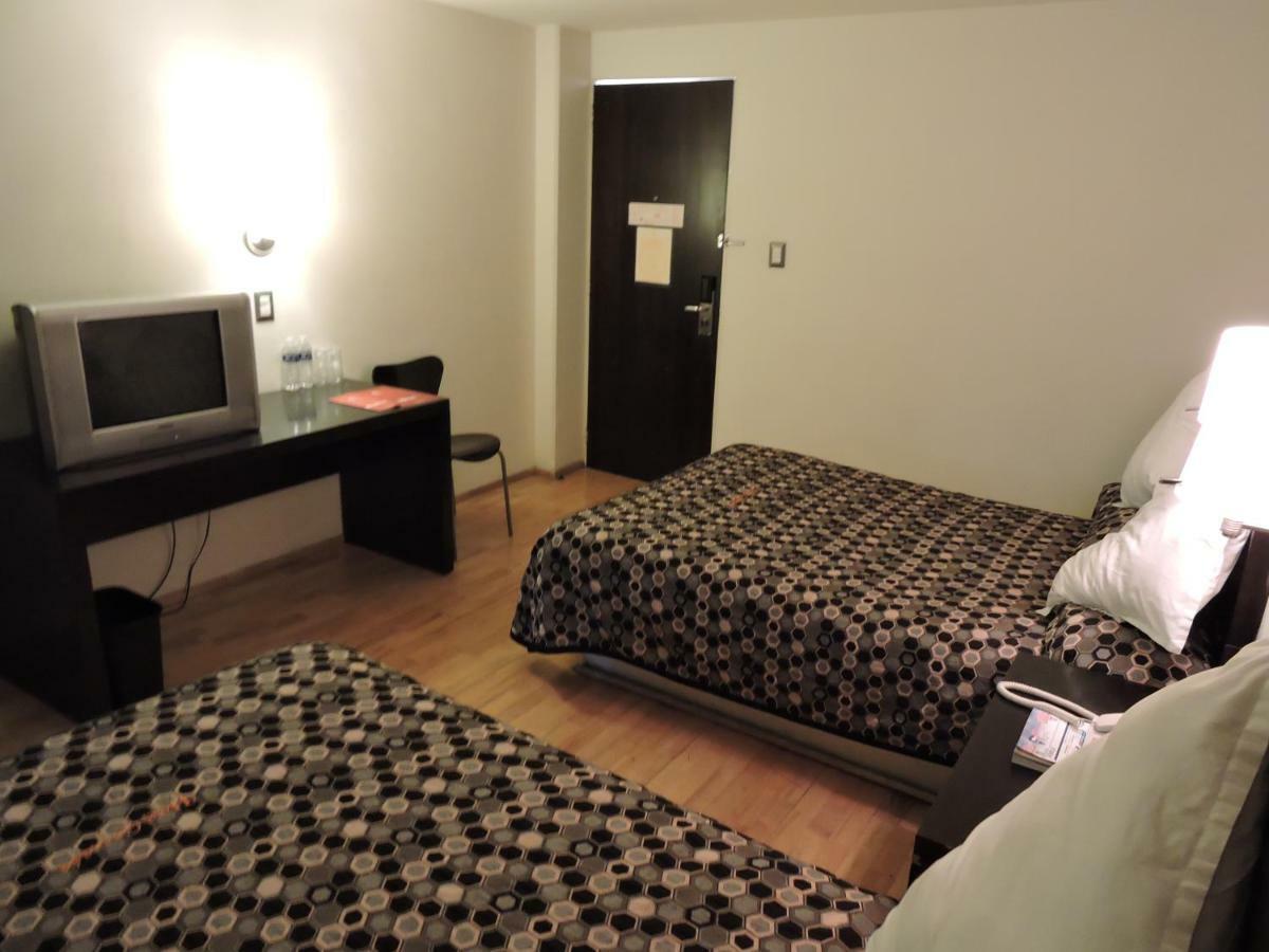 Hotel Granada ปวยบลา ภายนอก รูปภาพ